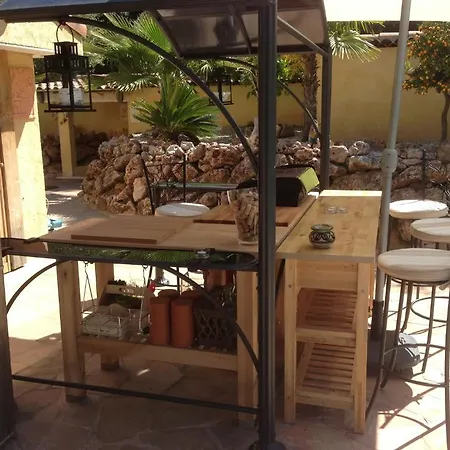 Le Verger De Sauvebonne Bed & Breakfast 3*